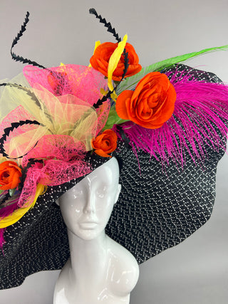 BLACK AND WHITE OVERSIZED FLOOPY WITH NEON ACCENTS