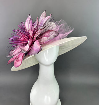 PURPLE FLORAL BLOOM ON LIGHT IVORY BASE.