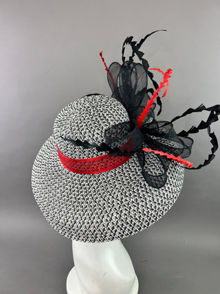 BLACK AND WHITE ROUND BRIM WITH RED ACCENTS