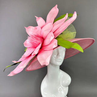 PINK DERBY HAT WITH PINK FLORAL BLOOM