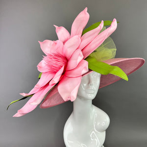 PINK DERBY HAT WITH PINK FLORAL BLOOM