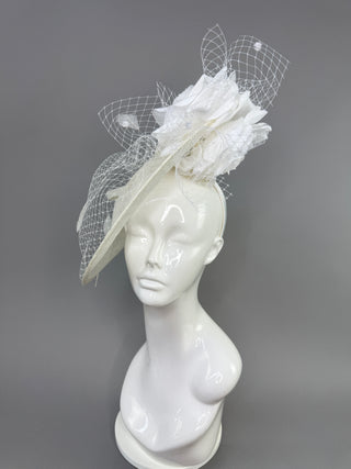 LIGHT IVORY WHITE ROSE BRIDAL FASCINATOR HAT WITH VEIL