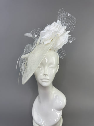 LIGHT IVORY WHITE ROSE BRIDAL FASCINATOR HAT WITH VEIL