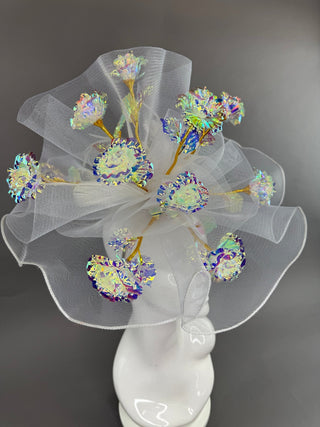 WHITE FASCINATOR HAT “HATINATOR” WITH GOLD STEMMED IRIDESCENT ROSES - The Hat Hive