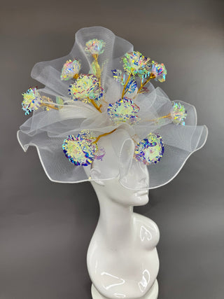 WHITE FASCINATOR HAT “HATINATOR” WITH GOLD STEMMED IRIDESCENT ROSES - The Hat Hive
