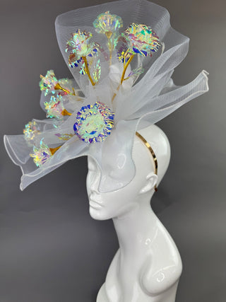 WHITE FASCINATOR HAT “HATINATOR” WITH GOLD STEMMED IRIDESCENT ROSES - The Hat Hive