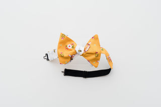 YELLOW TROPHY & BEE BOW TIE