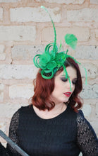 Load image into Gallery viewer, Kelly Green Fascinator, Tea Party Hat, Church Hat, Derby Hat, Fancy Hat, Kelly Green, Tea Party Hat, wedding hat, Fascinator, womens hat