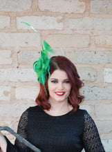 Load image into Gallery viewer, Kelly Green Fascinator, Tea Party Hat, Church Hat, Derby Hat, Fancy Hat, Kelly Green, Tea Party Hat, wedding hat, Fascinator, womens hat