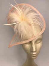 Load image into Gallery viewer, Pastel Pink Fascinator, peach kentucky derby hat, British Hat, Womens Tea Party Hat, Church Hat, Derby Hat, Fancy Hat, Pink Hat