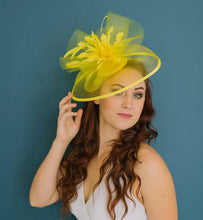 Load image into Gallery viewer, Yellow Fascinator, The Celeste, Derby Hat, Wedding Hat,  Women&#39;s Tea Party Hat, Fancy Hat, Champagne Gold  Hat, Cocktail Hat, wedding hat