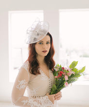 Load image into Gallery viewer, White Fascinator - Bridal Fascinator -  Women&#39;s Tea Party Hat, Church Hat, Derby Hat, Bridal Hat, White Hat, Tea Party Hat, wedding hat
