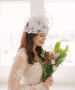 White Fascinator - Bridal Fascinator -  Women&#39;s Tea Party Hat, Church Hat, Derby Hat, Bridal Hat, White Hat, Tea Party Hat, wedding hat