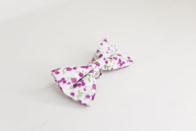 Load image into Gallery viewer, White and Purple Floral Bow Tie