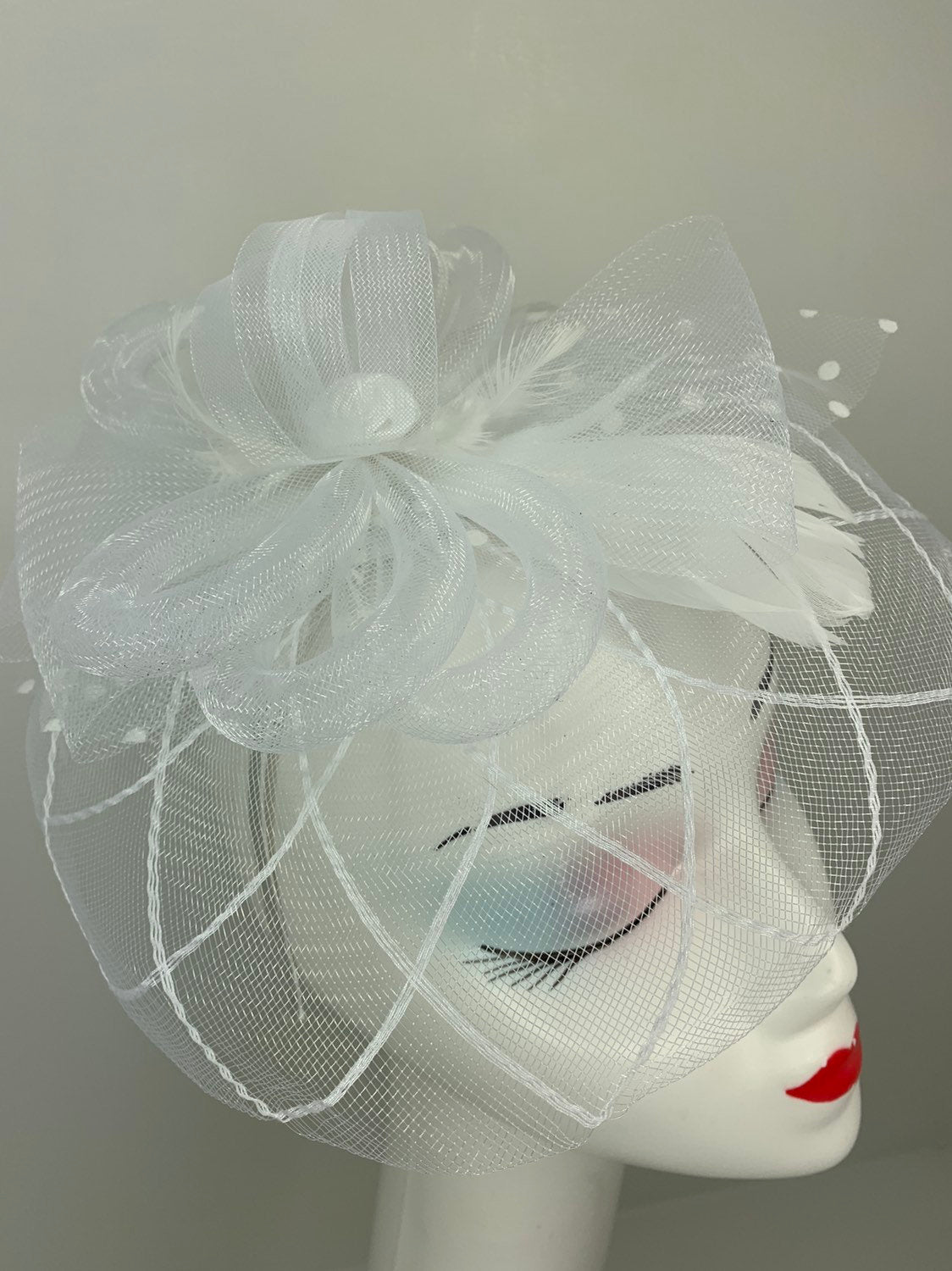 White  Fascinator, Tea Party Hat, Bridal wedding hat, Derby Hat, Formal Hair Piece, Woman's Hair Clip, British Fancy Hat,