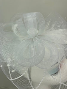 White  Fascinator, Tea Party Hat, Bridal wedding hat, Derby Hat, Formal Hair Piece, Woman&#39;s Hair Clip, British Fancy Hat,