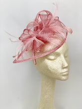 Load image into Gallery viewer, Blush Pink Fascinator, British Hat, Womens Tea Party Hat, Church Hat, Derby Hat, Fancy Hat, Pink Hat, Tea Party Hat, wedding hat