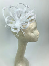 Load image into Gallery viewer, White Fascinator, Derby Hat, Tea Party Hat, Bridal wedding hat, Derby Hat, Formal Hair Piece, Woman&#39;s Hair Clip, British Fancy Hat,