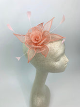 Load image into Gallery viewer, Light Pink Fascinator, Tea Party Hat, Church Hat, Derby Hat, Fancy Hat, Pink Hat, Tea Party Hat, wedding hat