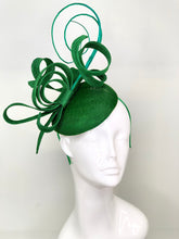 Load image into Gallery viewer, Linnen Fascinator is a classic perfect for the Kentucky Derby, Church, Wedding, Bridal Shower, Wedding or any special occasion 