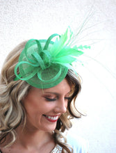 Load image into Gallery viewer, Kelly Green Mini Fascinator, Tea Party Hat for women, Church Hat, Kentucky Derby Hat, Fancy Hat,wedding hat, fascinators for women