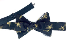 Load image into Gallery viewer, Kentucky Derby Theme Mens Reversible Bow Tie