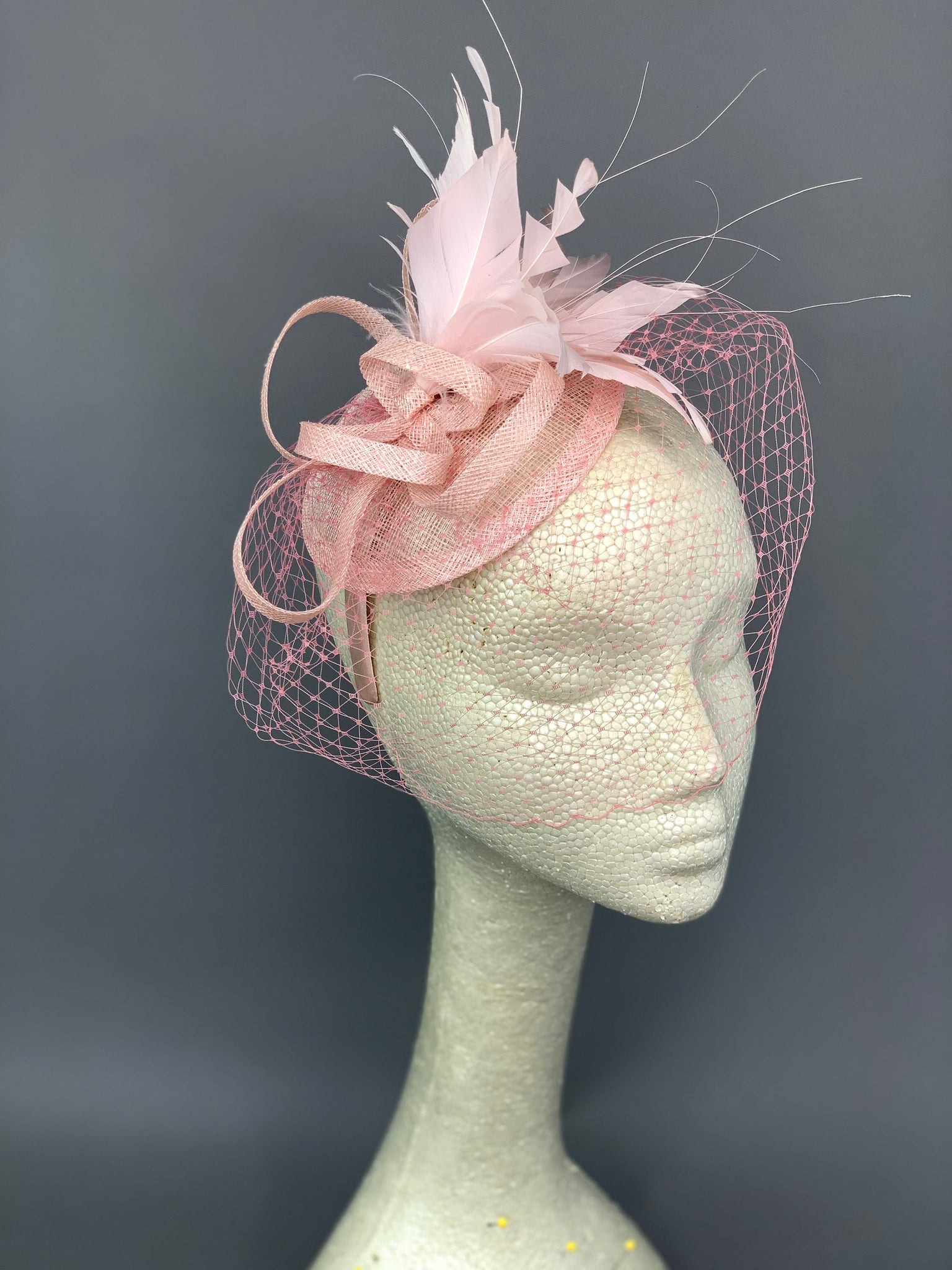 Ijveraar onderwijzen zoogdier Light Pink Fascinator with veil attaches with headband, – The Hat Hive