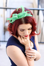 Load image into Gallery viewer, Kelly Green Fascinator, Tea Party Hat, Church Hat, Derby Hat, Fancy Hat, Mint Green Hat, Tea Party Hat, wedding hat
