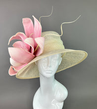 Load image into Gallery viewer, LIGHT PINK BLOOM WITH CURLED SPINES HAT