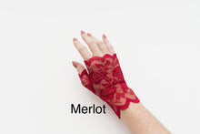 Load image into Gallery viewer, FINGERLESS LACE GLOVES