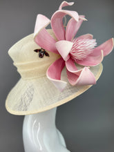 Load image into Gallery viewer, LIGHT PINK BLOOM WITH CURLED SPINES HAT