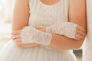 FINGERLESS LACE GLOVES