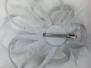 White Fascinator, Derby Hat, Tea Party Hat, Bridal wedding hat, Derby Hat, Formal Hair Piece, Woman's Hair Clip, British Fancy Hat, - The Hat Hive